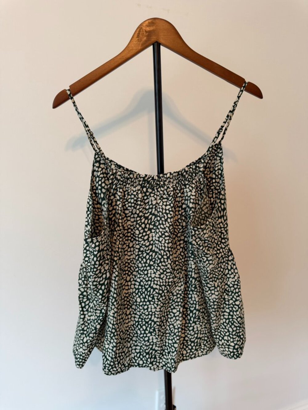 NWT GAP DEEP V-NECK PLEATED CAMI TANK TOP IN GREEN PRINT (SIZE XXL) - Picture 2 of 7